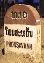 Kilometerstone 0 in Phonsavan(h) by Asienreisender